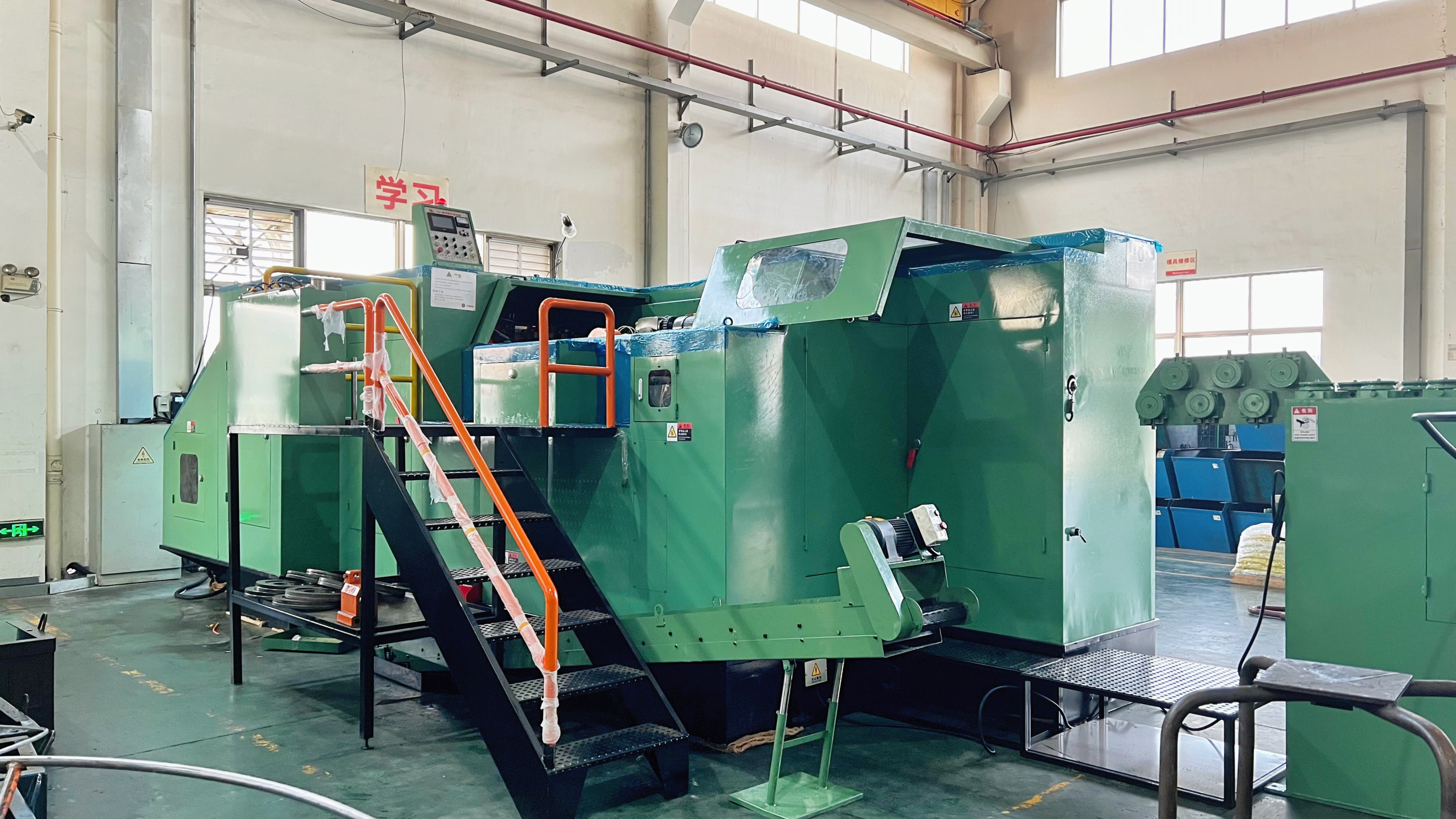 Wir verbessern unsere Werkzeuge, perfektionieren unser Handwerk: Jinsixi stellt die Kaltstauchmaschine 24B zur Herstellung großformatiger Verbindungselemente vor